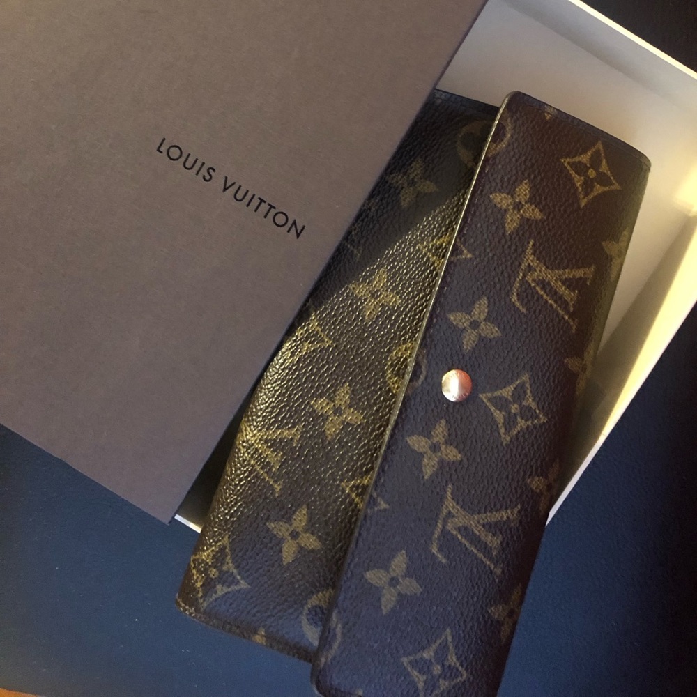 (SOLD) Louis Vuitton Flap Wallet (rarely used)